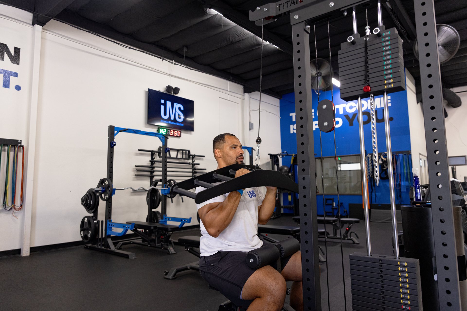 Jason coaching a controlled pulldown at the IMS studio