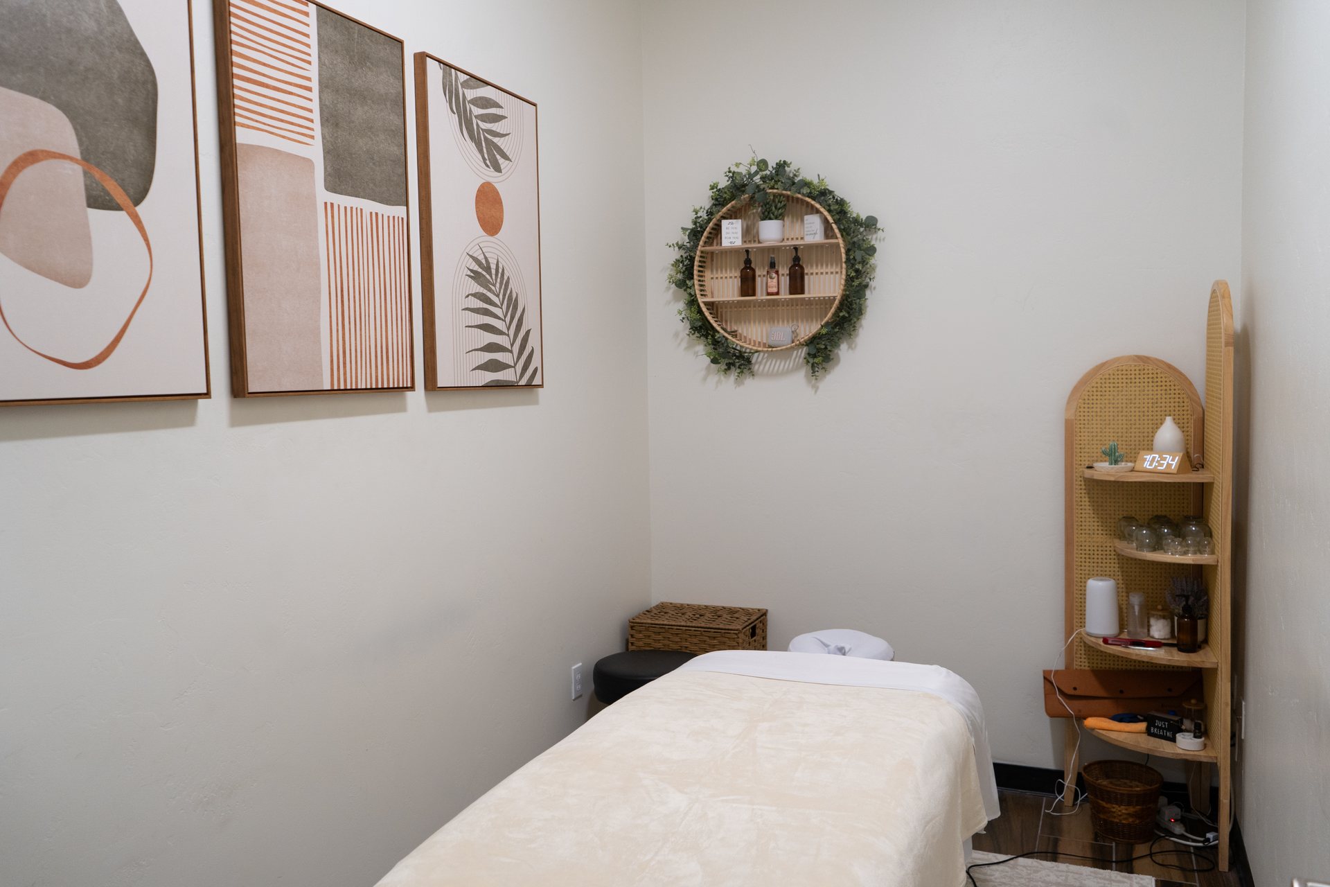 The private treatment room available for practitioner rental at IMS